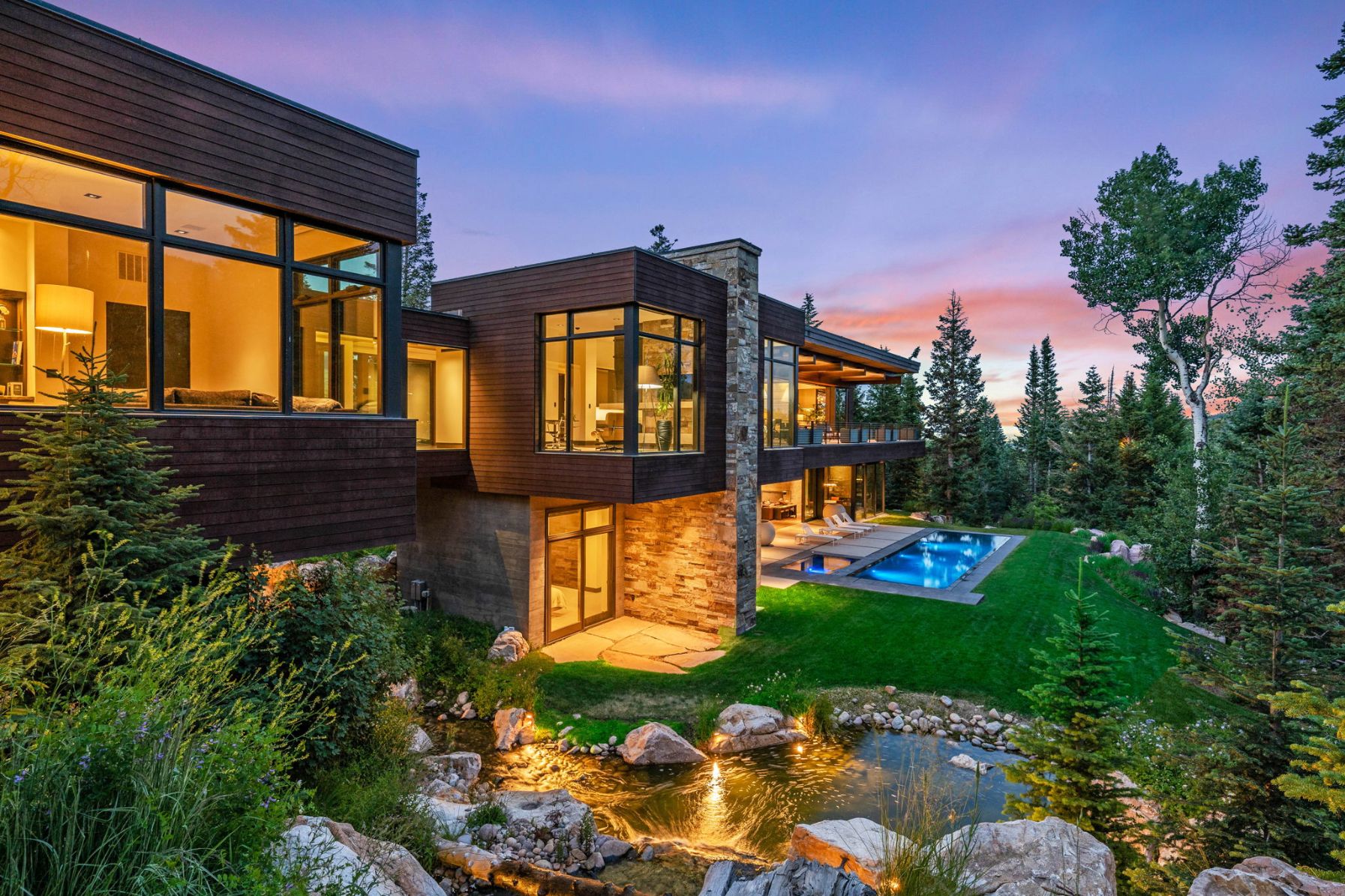 See why Luxe Haus is the top choice for luxury vacation rentals in Park City. Read reviews highlighting premier properties and elite service.