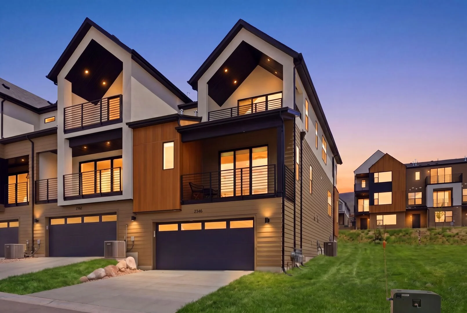 Moonrise at coyote bend at sundown with green grass and spectacular modern architecture
